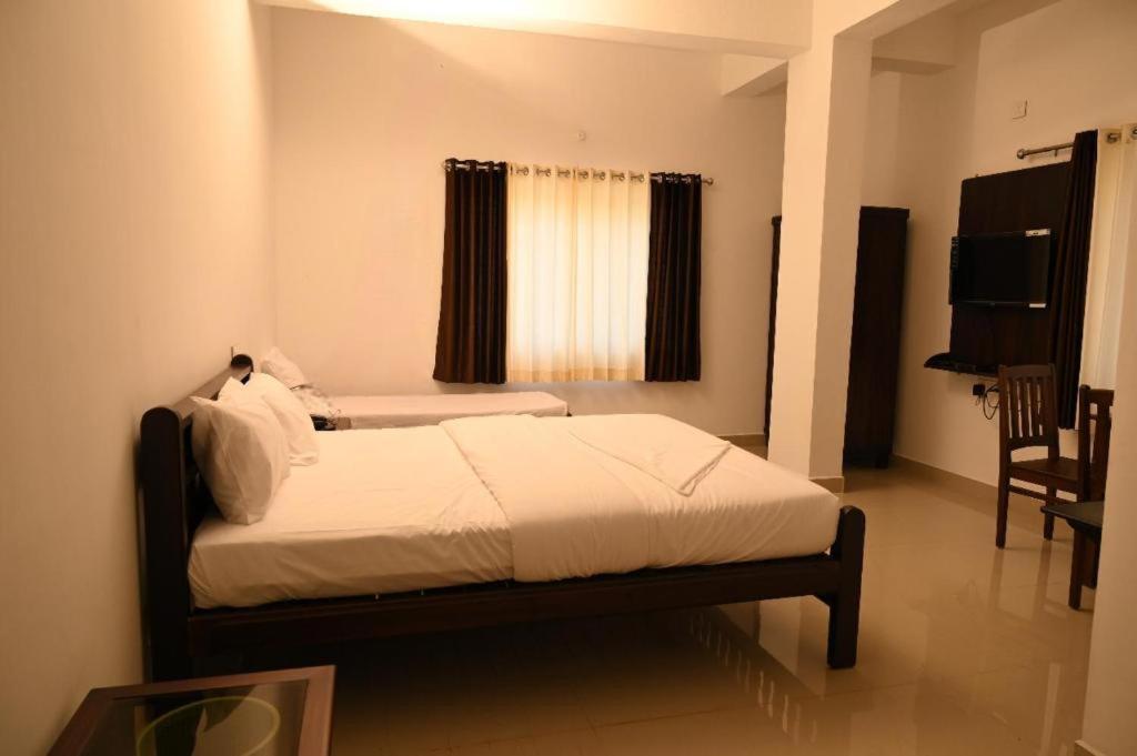 Hotel Blue Rays Bainduru Exterior foto